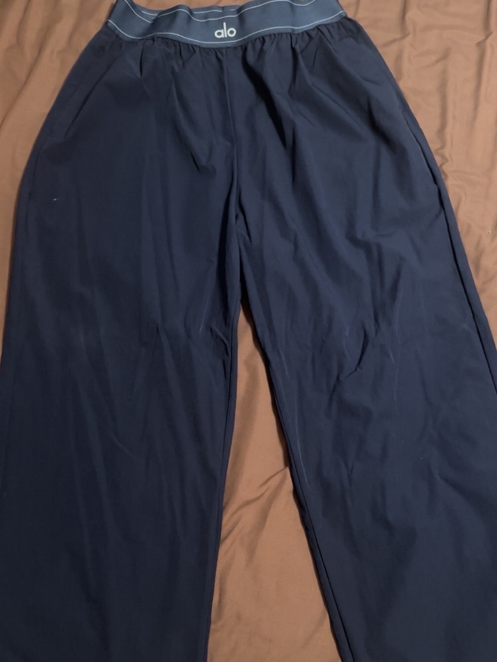 ALO Yoga Women’s Navy Wide-Leg Joggers